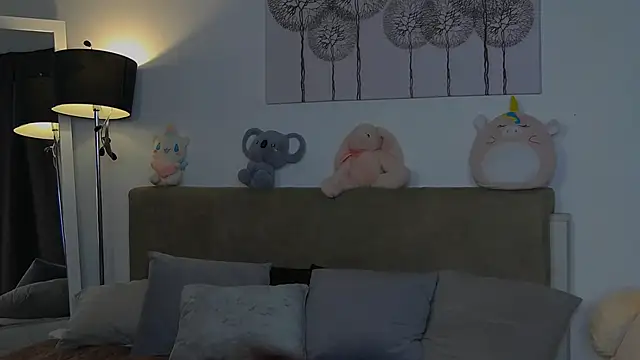 CassKiera online show from October 8, 5:05 am