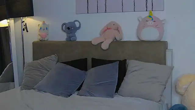 CassKiera online show from November 6, 6:03 am