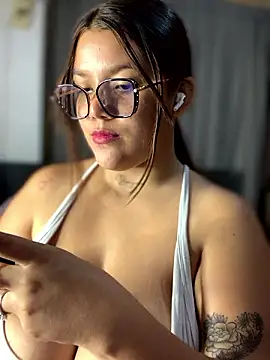 Michellesexxy online show from December 3, 4:36 am