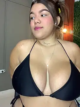 Michellesexxy online show from February 1, 8:37 pm