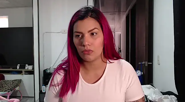 Snapshot of CarolinaRincon chatting on February 5, 7:53 pm CarolinaRincon online show from February 5, 7:53 pm