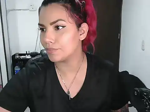 Snapshot of CarolinaRincon chatting on February 23, 1:46 am CarolinaRincon online show from February 23, 1:46 am