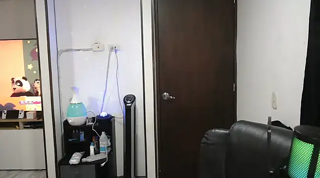 Snapshot of CarolinaRincon chatting on March 19, 1:10 am CarolinaRincon online show from March 19, 1:10 am