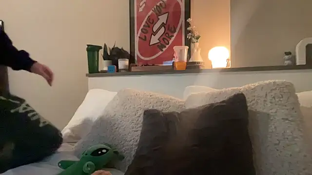 Snapshot of younghungginger chatting on December 28, 1:29 am younghungginger online show from December 28, 1:29 am