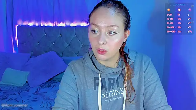 April sommer1 online show from November 20, 8:58 am