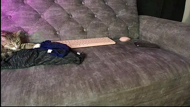 unu nai online show from November 3, 1:19 am