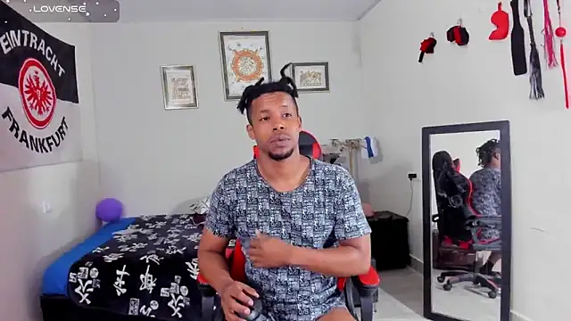 AlejoKhalifa  online show from October 28, 9:02 am