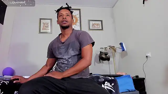 AlejoKhalifa  online show from November 4, 10:14 am