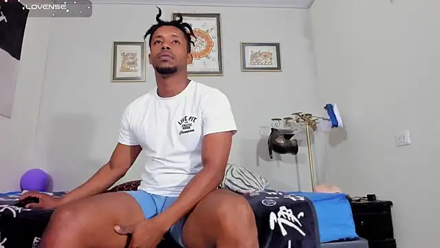 AlejoKhalifa  online show from November 5, 9:20 am