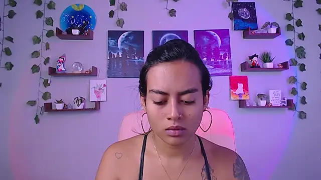Snapshot of macey_elliot_ chatting on February 8, 3:53 pm macey elliot online show from February 8, 3:53 pm