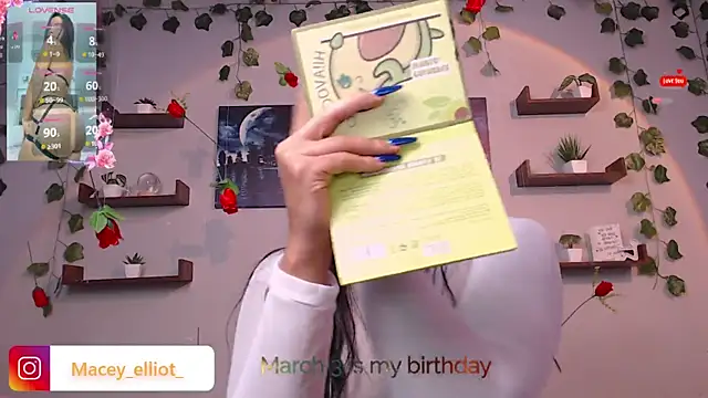 Snapshot of macey_elliot_ chatting on March 1, 5:05 pm macey elliot online show from March 1, 5:05 pm