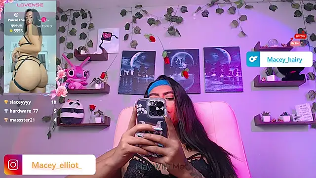 Snapshot of macey_elliot_ chatting on March 12, 3:29 pm macey elliot online show from March 12, 3:29 pm