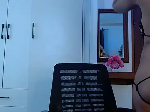 queencydoll online show from February 16, 7:37 am