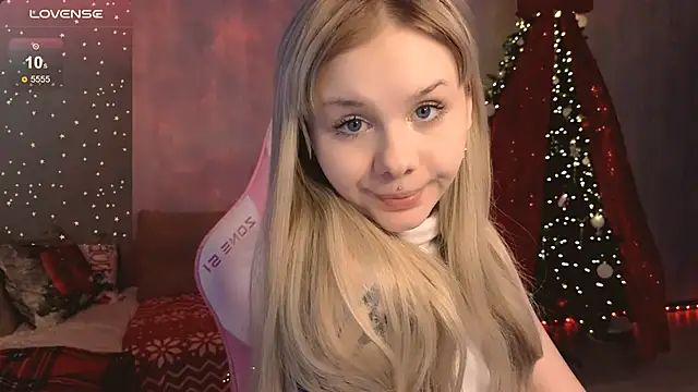 Britney Lynch online show from December 15, 7:07 pm