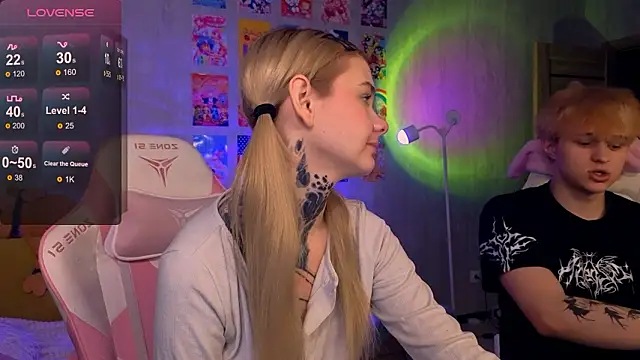 Britney Lynch online show from February 13, 8:05 pm