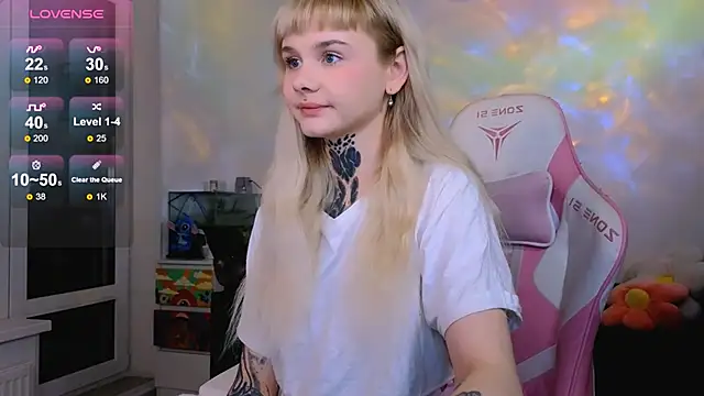 Britney Lynch online show from March 27, 7:02 pm