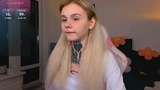 Britney Lynch online show from March 29, 7:03 pm