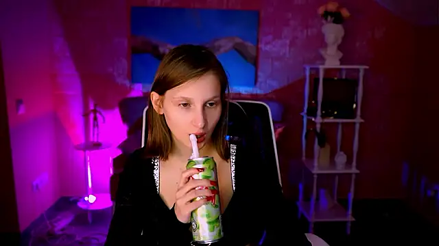 EllaHorton online show from March 17, 4:32 pm