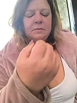 Snapshot of jusichka chatting on November 10, 7:40 am jusichka online show from November 10, 7:40 am