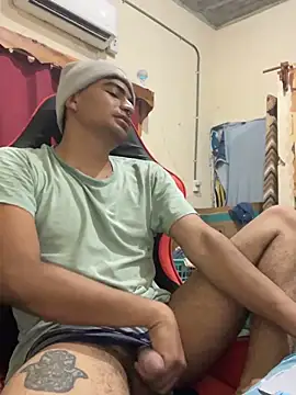 Snapshot of yObal-hot chatting on April 7, 8:09 pm yObal-hot online show from April 7, 8:09 pm