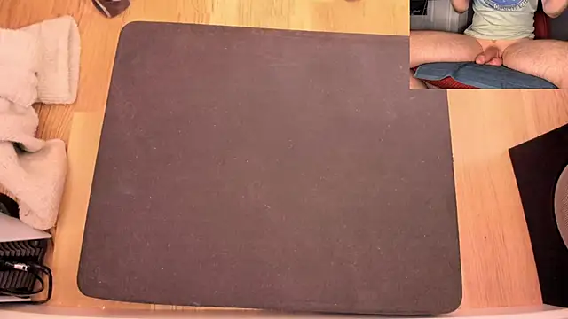 Snapshot of brsrkr chatting on March 1, 10:34 pm brsrkr online show from March 1, 10:34 pm