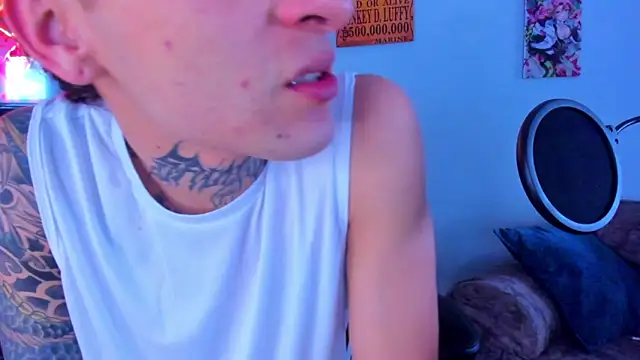 Snapshot of Drako_Lamar chatting on January 17, 4:33 pm Drako Lamar online show from January 17, 4:33 pm