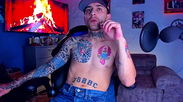 Snapshot of Drako_Lamar chatting on February 13, 9:11 pm Drako Lamar online show from February 13, 9:11 pm