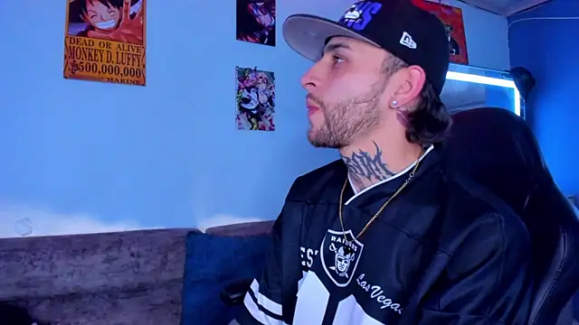 Snapshot of Drako_Lamar chatting on February 27, 10:32 pm Drako Lamar online show from February 27, 10:32 pm