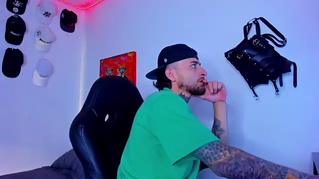 Snapshot of Drako_Lamar chatting on March 29, 12:43 am Drako Lamar online show from March 29, 12:43 am