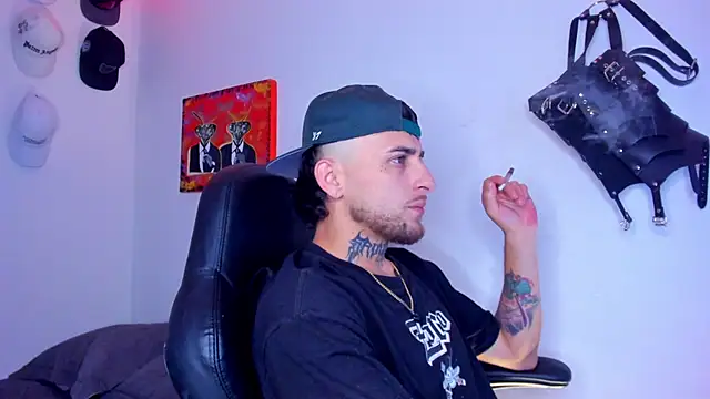 Snapshot of Drako_Lamar chatting on April 4, 2:21 am Drako Lamar online show from April 4, 2:21 am