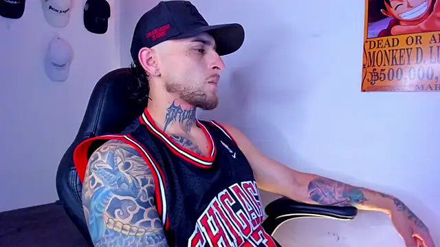 Snapshot of Drako_Lamar chatting on April 4, 9:23 pm Drako Lamar online show from April 4, 9:23 pm