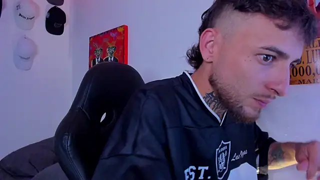 Snapshot of Drako_Lamar chatting on April 8, 2:00 am Drako Lamar online show from April 8, 2:00 am