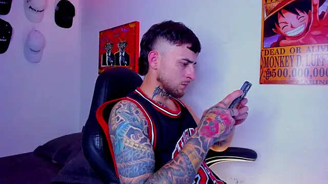 Snapshot of Drako_Lamar chatting on April 8, 10:54 pm Drako Lamar online show from April 8, 10:54 pm