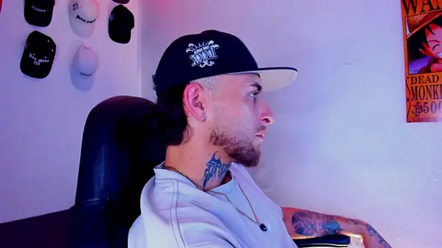 Snapshot of Drako_Lamar chatting on April 10, 12:38 am Drako Lamar online show from April 10, 12:38 am