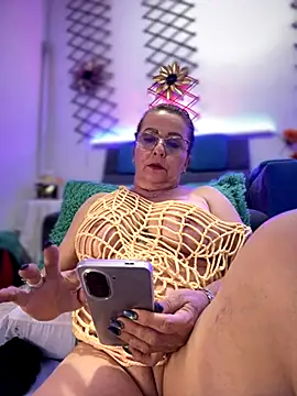 Snapshot of PaulinaSanders_X chatting on November 15, 8:38 pm PaulinaSanders X online show from November 15, 8:38 pm