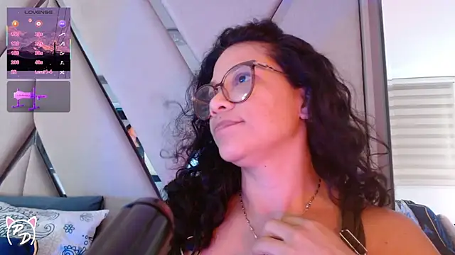 Snapshot of paula_daniela1 chatting on June 26, 10:03 pm paula daniela1 online show from June 26, 10:03 pm