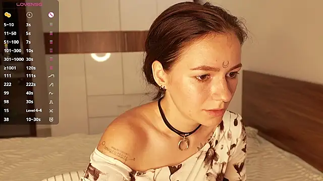 girl with snaketatto0 online show from June 5, 2:07 am