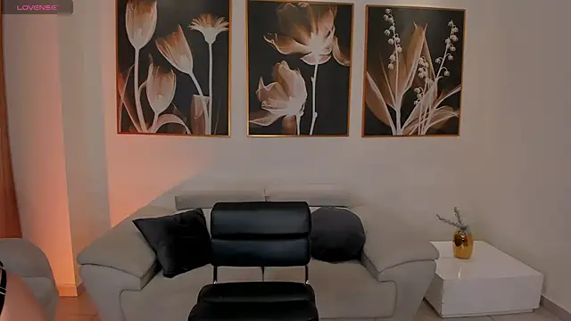 Snapshot of GigiLee_ chatting on December 31, 11:53 am GigiLee online show from December 31, 11:53 am