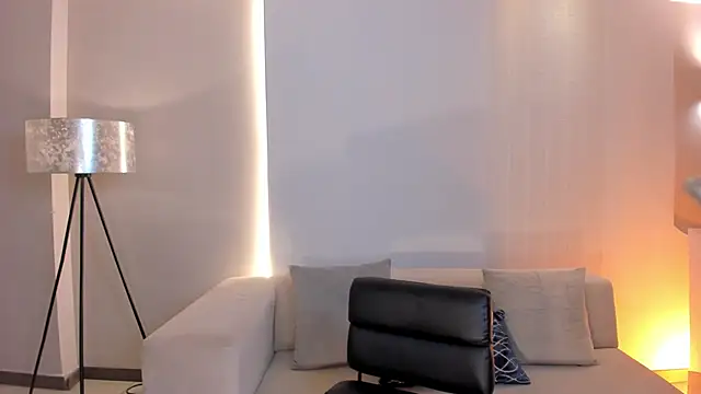 Snapshot of GigiLee_ chatting on January 30, 2:16 am GigiLee online show from January 30, 2:16 am