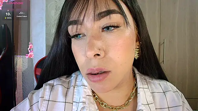 leahtemptation3 online show from May 15, 11:45 pm