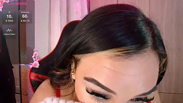 Snapshot of leahtemptation3 chatting on June 28, 6:25 pm leahtemptation3 online show from June 28, 6:25 pm