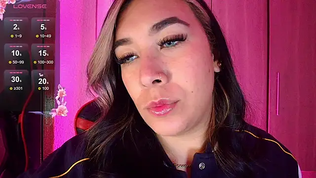 Snapshot of leahtemptation3 chatting on June 29, 7:25 am leahtemptation3 online show from June 29, 7:25 am