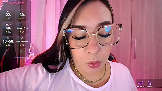 Snapshot of leahtemptation3 chatting on June 30, 8:59 am leahtemptation3 online show from June 30, 8:59 am