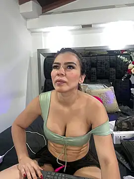 Snapshot of Arianna_Jones1 chatting on July 18, 12:48 am Arianna Jones1 online show from July 18, 12:48 am