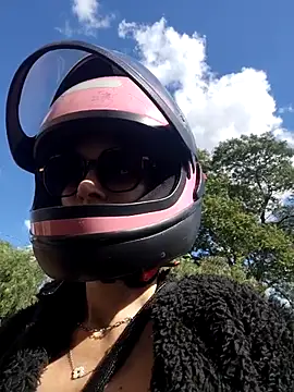 Irresistible24 online show from November 18, 6:56 pm