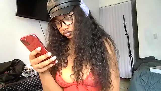 Snapshot of goddessdaisysky chatting on April 10, 5:28 pm goddessdaisysky online show from April 10, 5:28 pm