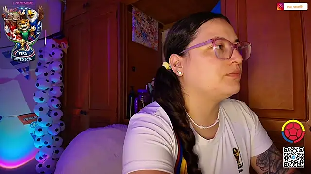 Snapshot of eva_rosse69 chatting on June 27, 12:10 pm eva rosse69 online show from June 27, 12:10 pm
