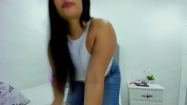 andrea osorio  online show from February 7, 1:43 pm