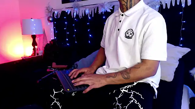 JuanCamiilo 66 online show from November 28, 2:47 am