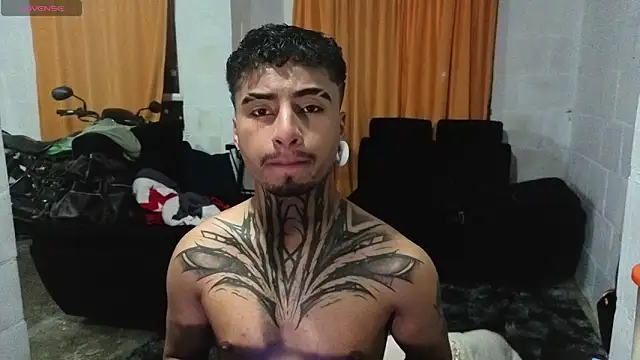 Snapshot of JuanCamiilo_66 chatting on May 10, 2:39 am JuanCamiilo 66 online show from May 10, 2:39 am